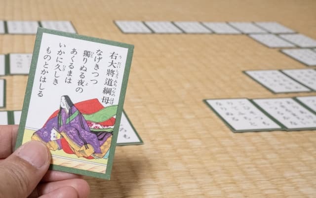 Competitive karuta match
